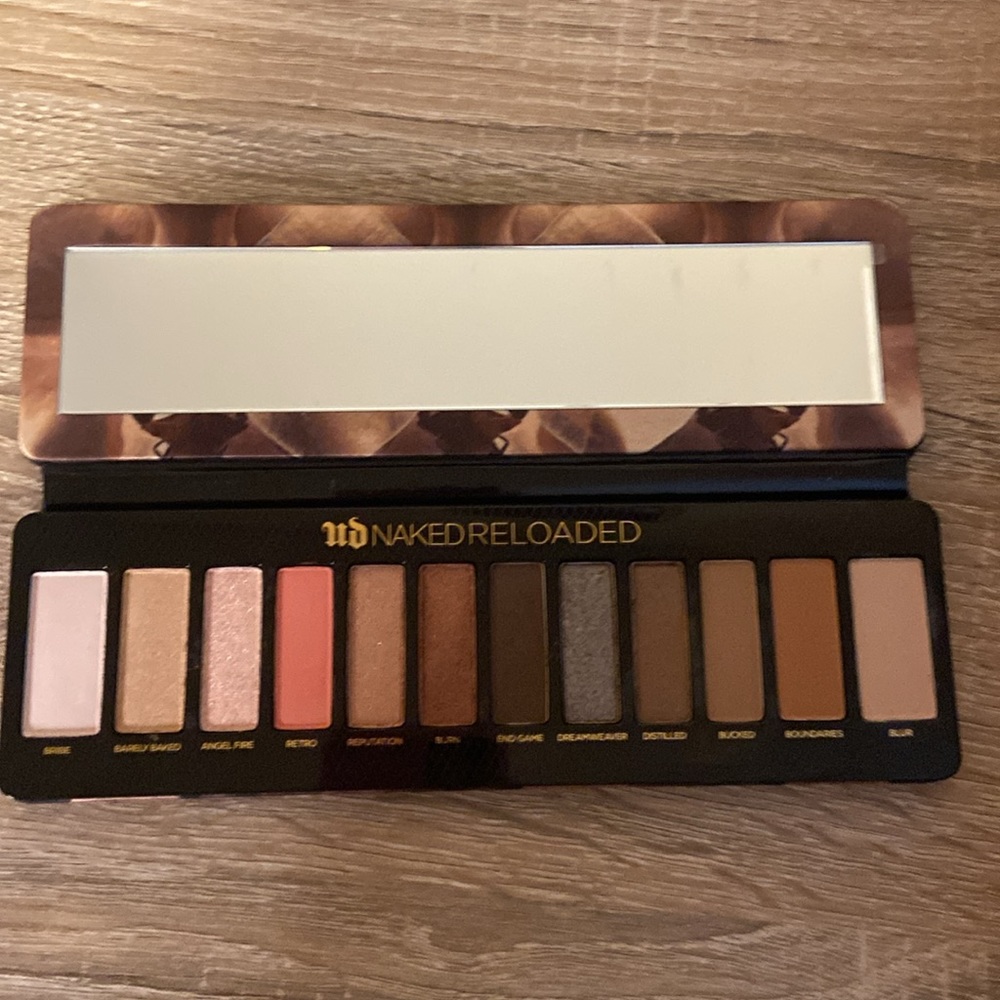 Urban Decay Reloaded Eye Shadow Palette - Picture 8 of 8